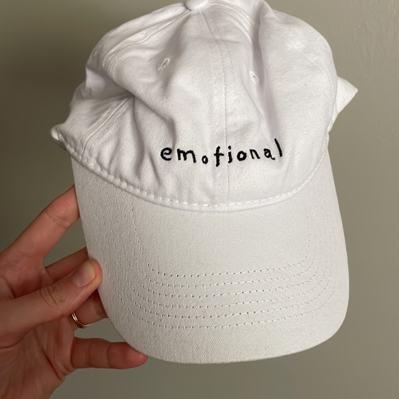 Emotional hat - Picture 2 of 3